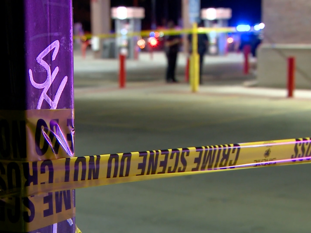 Security guard shoots, kills man at Aurora gas station